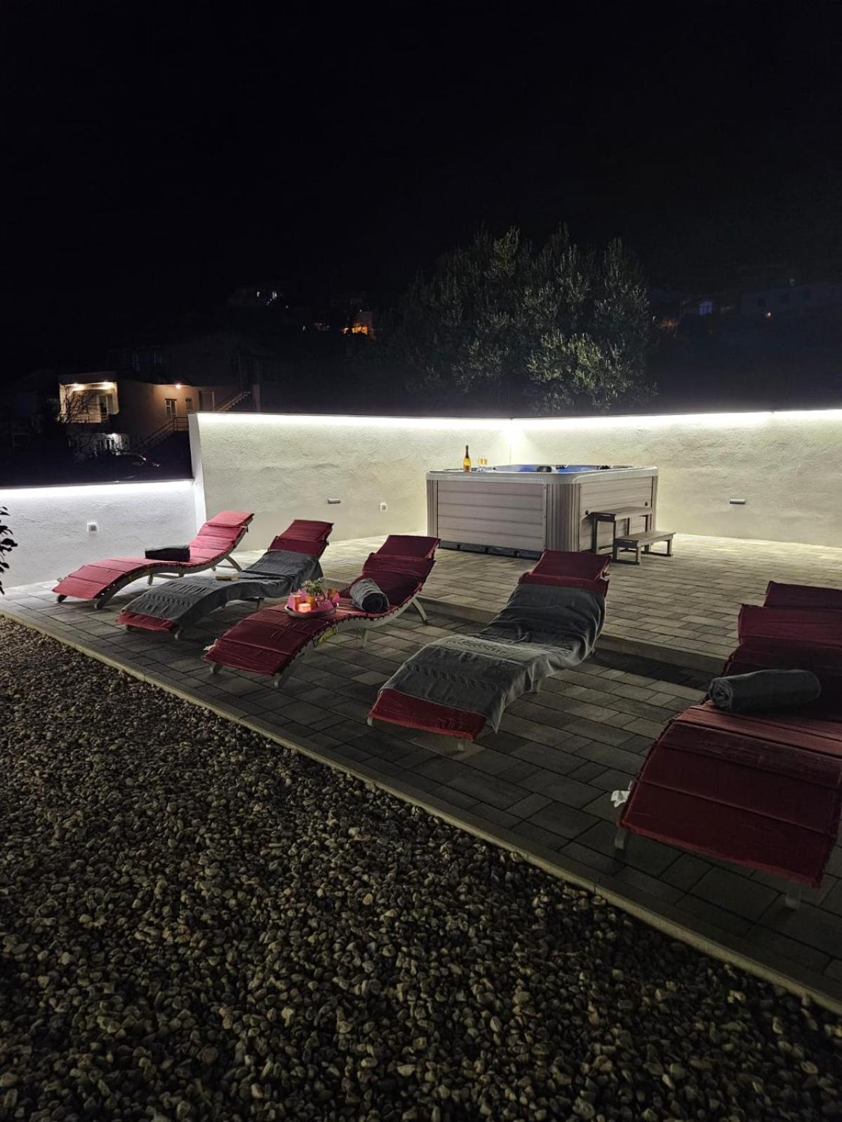 Apartman Koko With Private Jacuzzi Makarska Dış mekan fotoğraf
