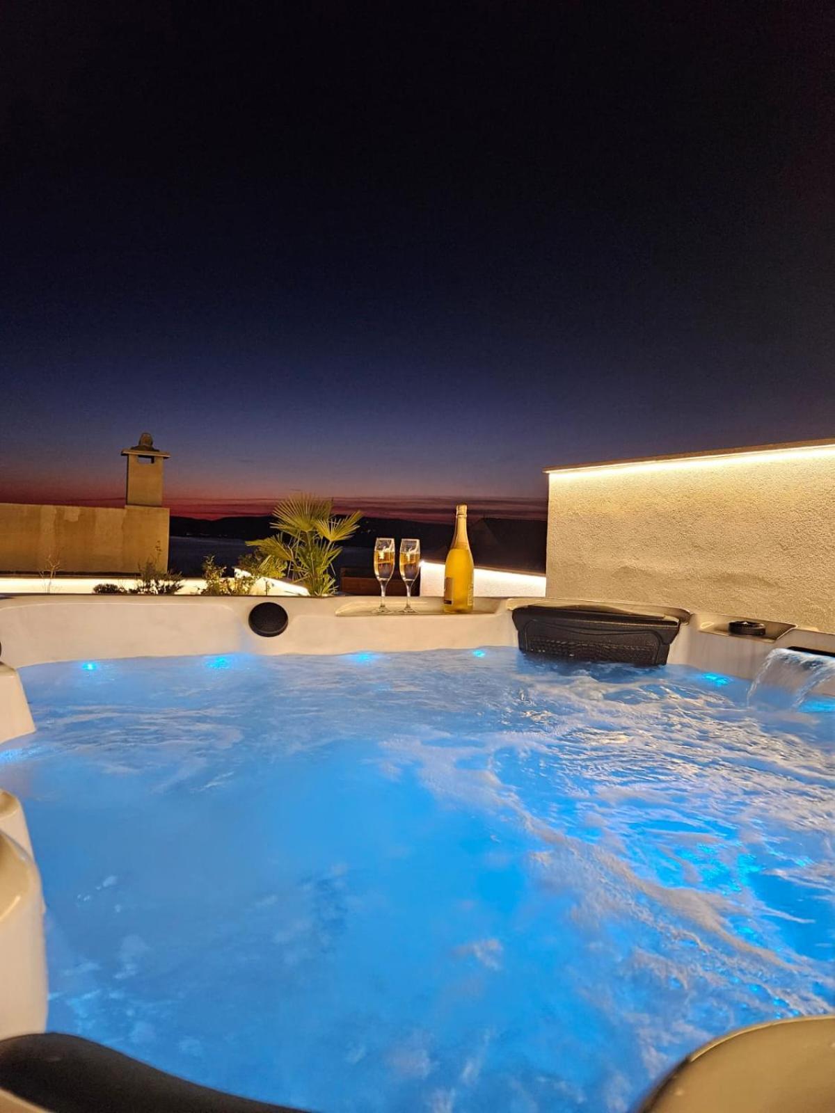 Apartman Koko With Private Jacuzzi Makarska Dış mekan fotoğraf