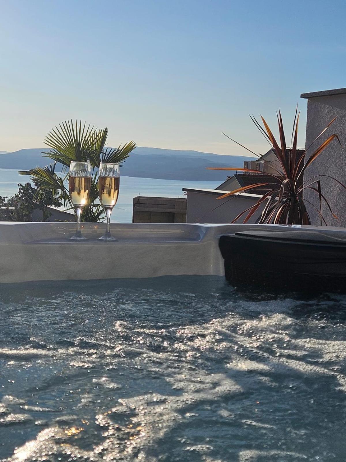 Apartman Koko With Private Jacuzzi Makarska Dış mekan fotoğraf