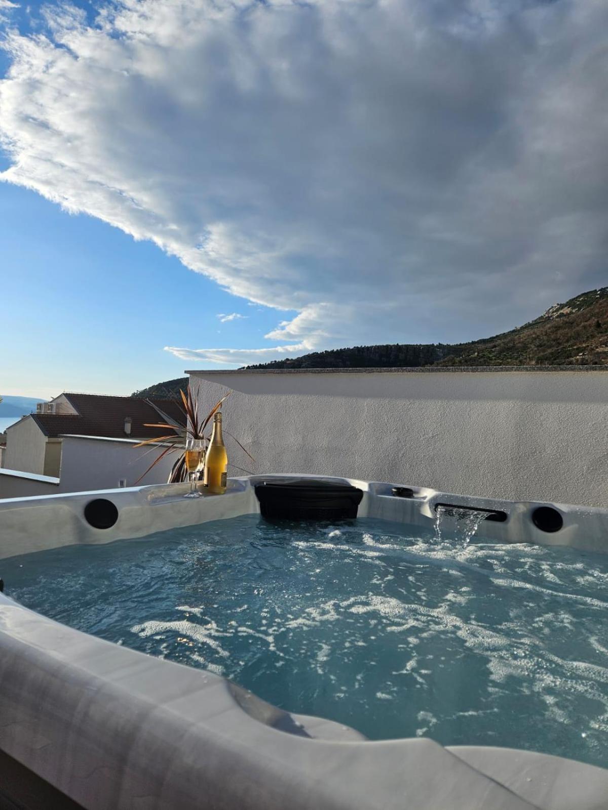 Apartman Koko With Private Jacuzzi Makarska Dış mekan fotoğraf