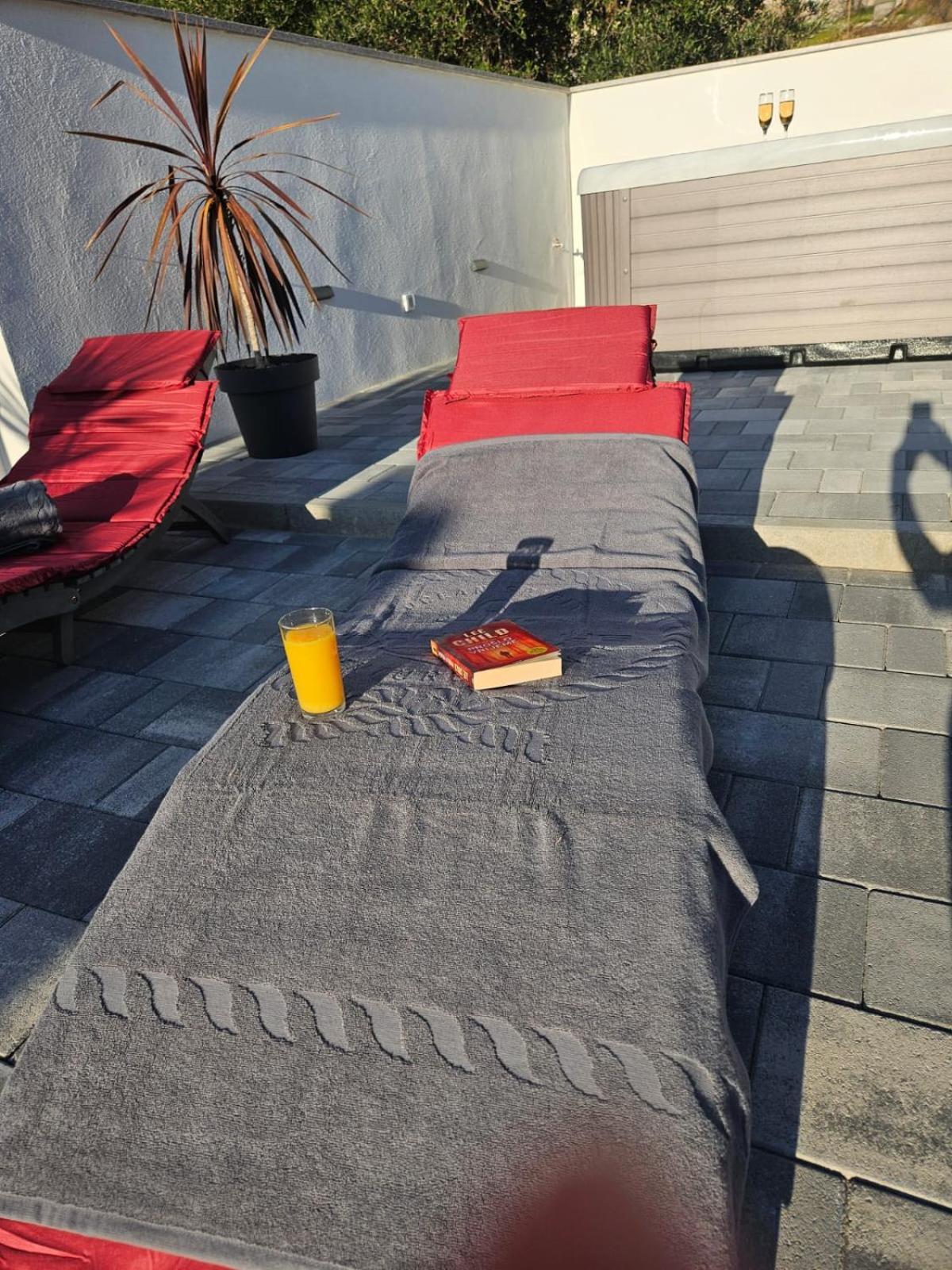 Apartman Koko With Private Jacuzzi Makarska Dış mekan fotoğraf