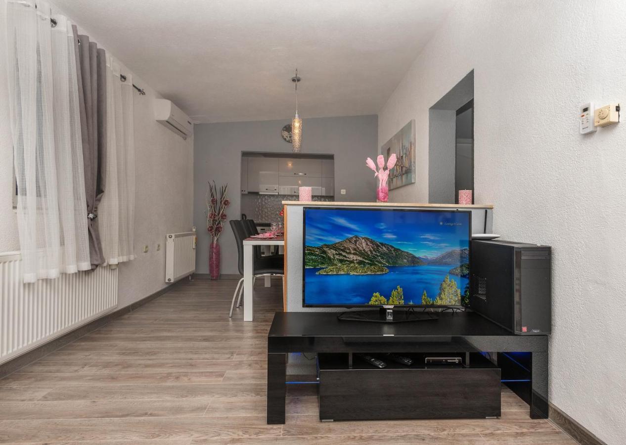 Apartman Koko With Private Jacuzzi Makarska Dış mekan fotoğraf