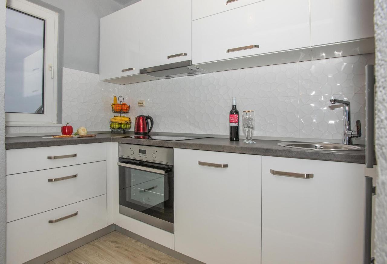 Apartman Koko With Private Jacuzzi Makarska Dış mekan fotoğraf